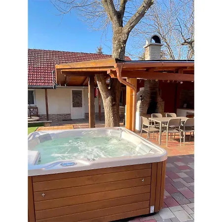 Kemences Apartman Апартаменты